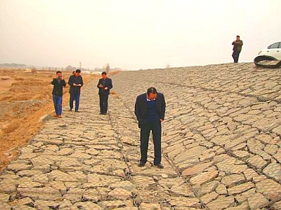 賓格石籠河坡護坡完工